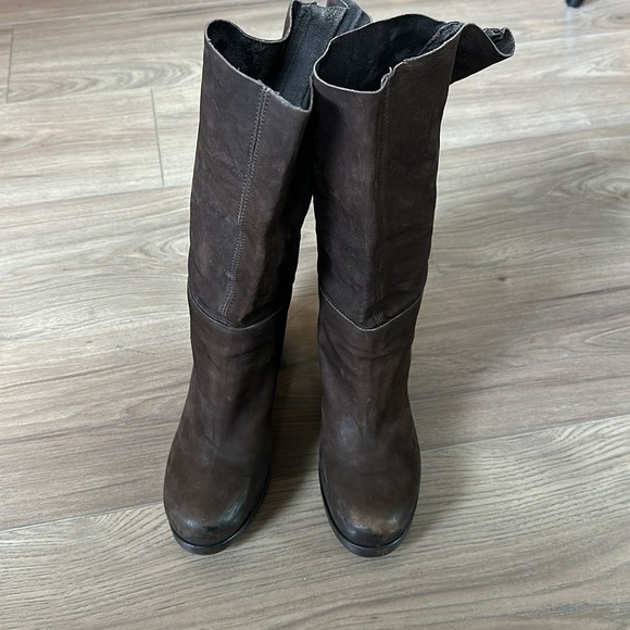 VIC MATIE made in Italy, brown suede boots. 4 in heel. Size 41 or 10-10.5 US EUC - Picture 3 of 8